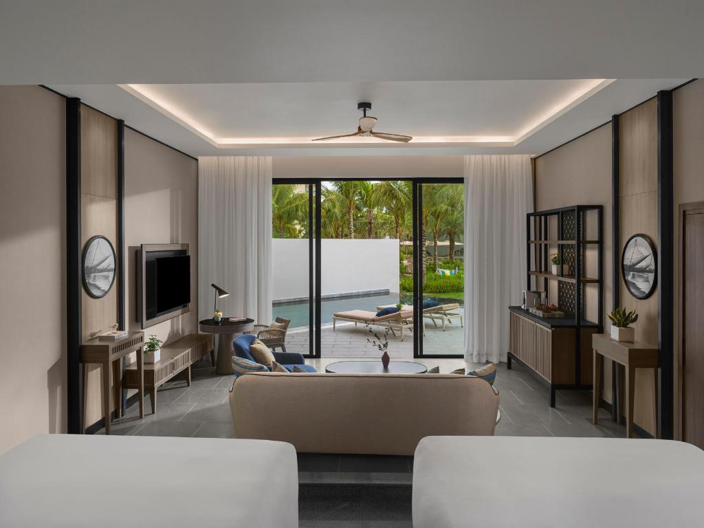2 Bedrooms, Villa, Sea Front