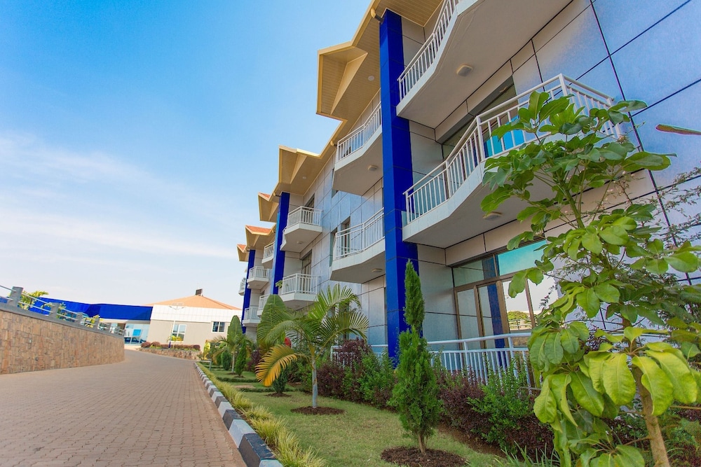 Dove Hotel 6/49