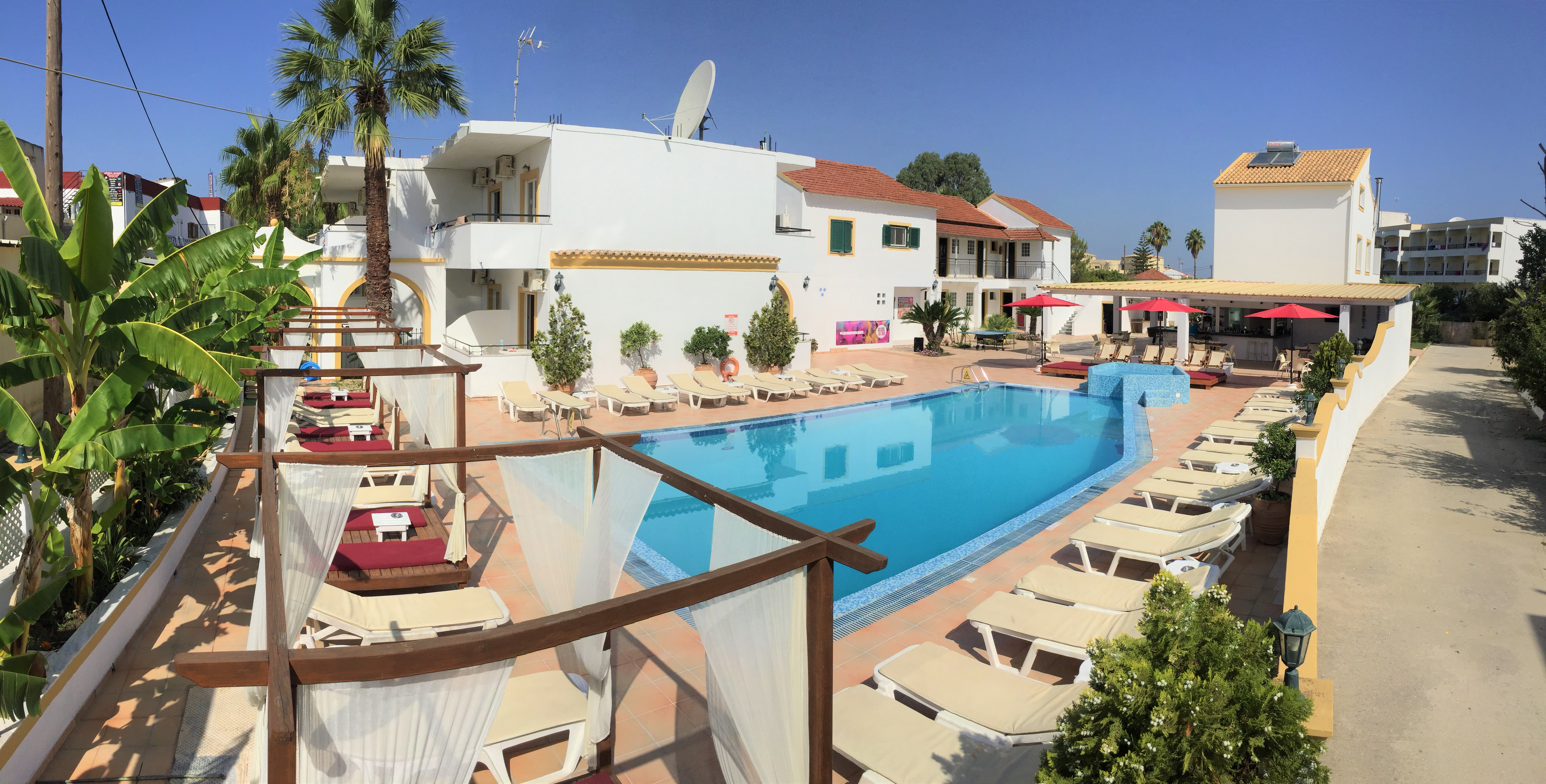 Oasis Beach Club 28/42