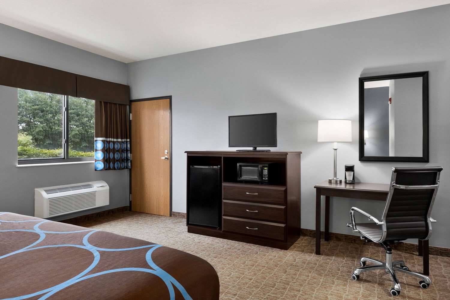 Spark by Hilton Grove City Mercer 24/33