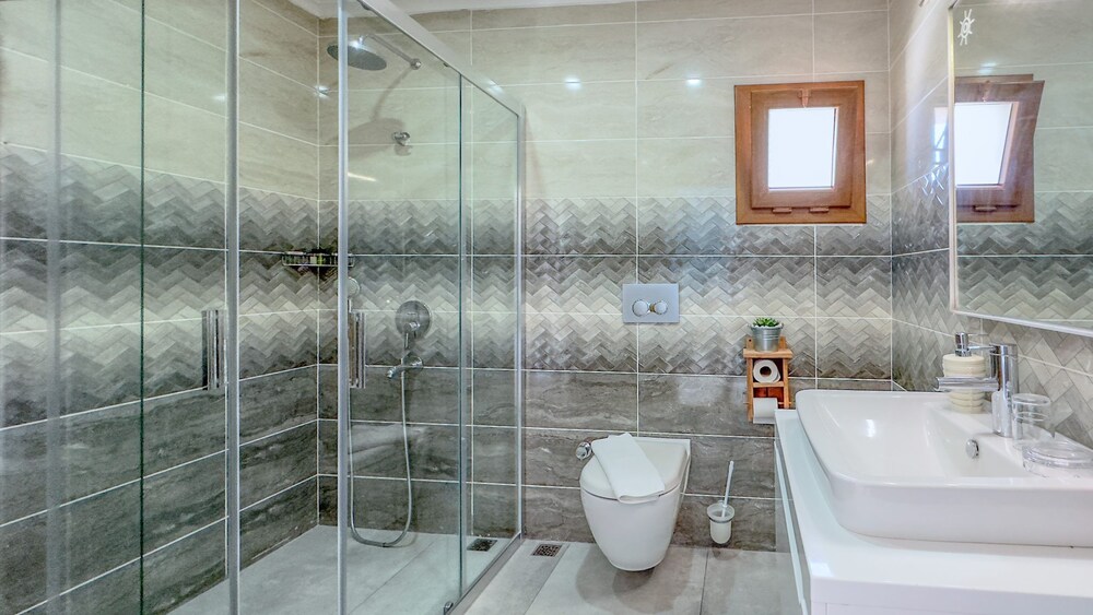 Rota Otel Karaburun 32/34