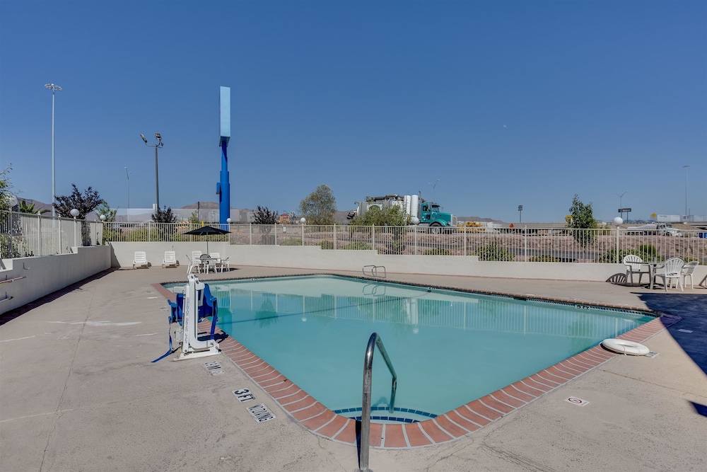 Motel6 El Paso, TX - West 35/66