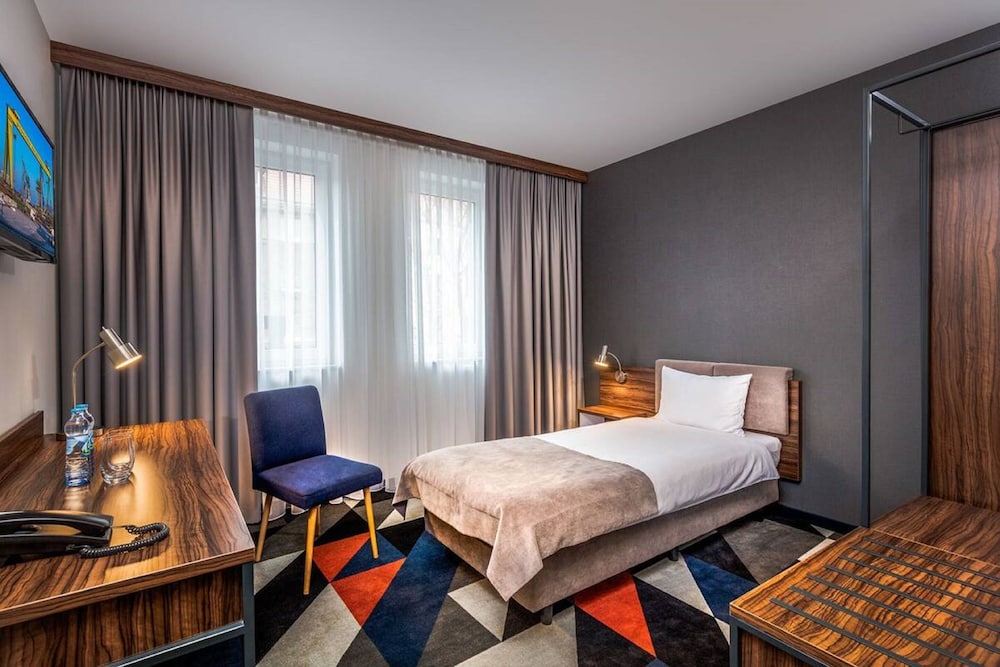 Vulcan Hotel 13/38