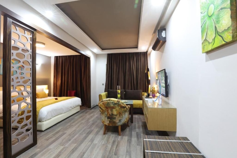 Silver Suites Hotel & Spa 27/63