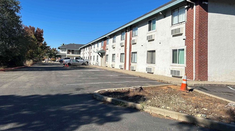 Studio6 Suites Cameron Park, CA - Folsom 35/40