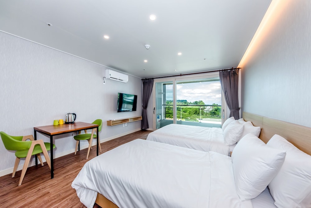 Jnb Family Hotel 12/50