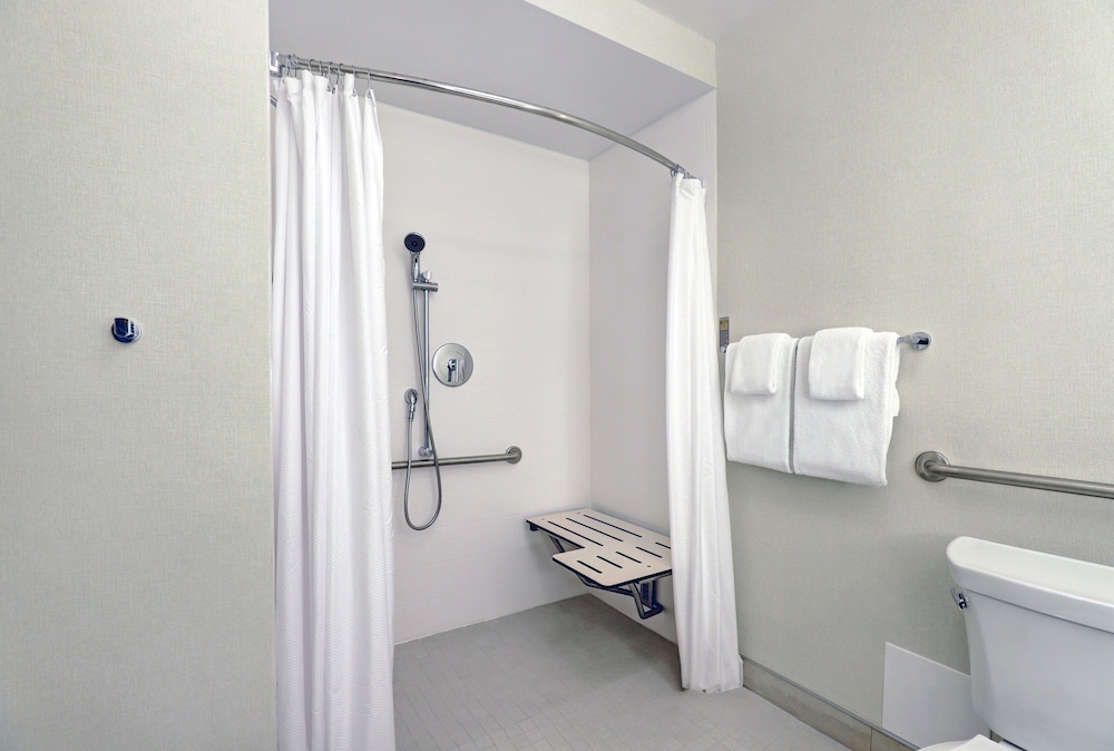 Holiday Inn Express Whitby Oshawa An Ihg Hotel 49/78