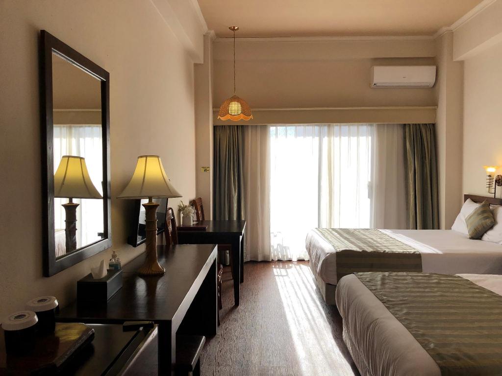 Super, Deluxe, 2 Double Beds