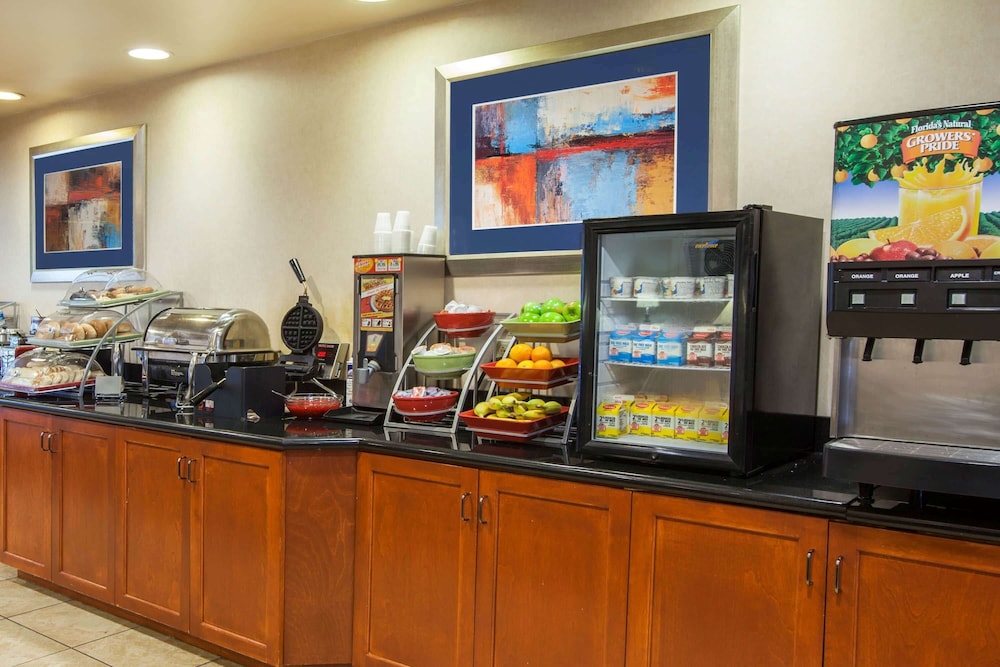 Fairfield by Marriott Inn & Suites Rome NY 33/50