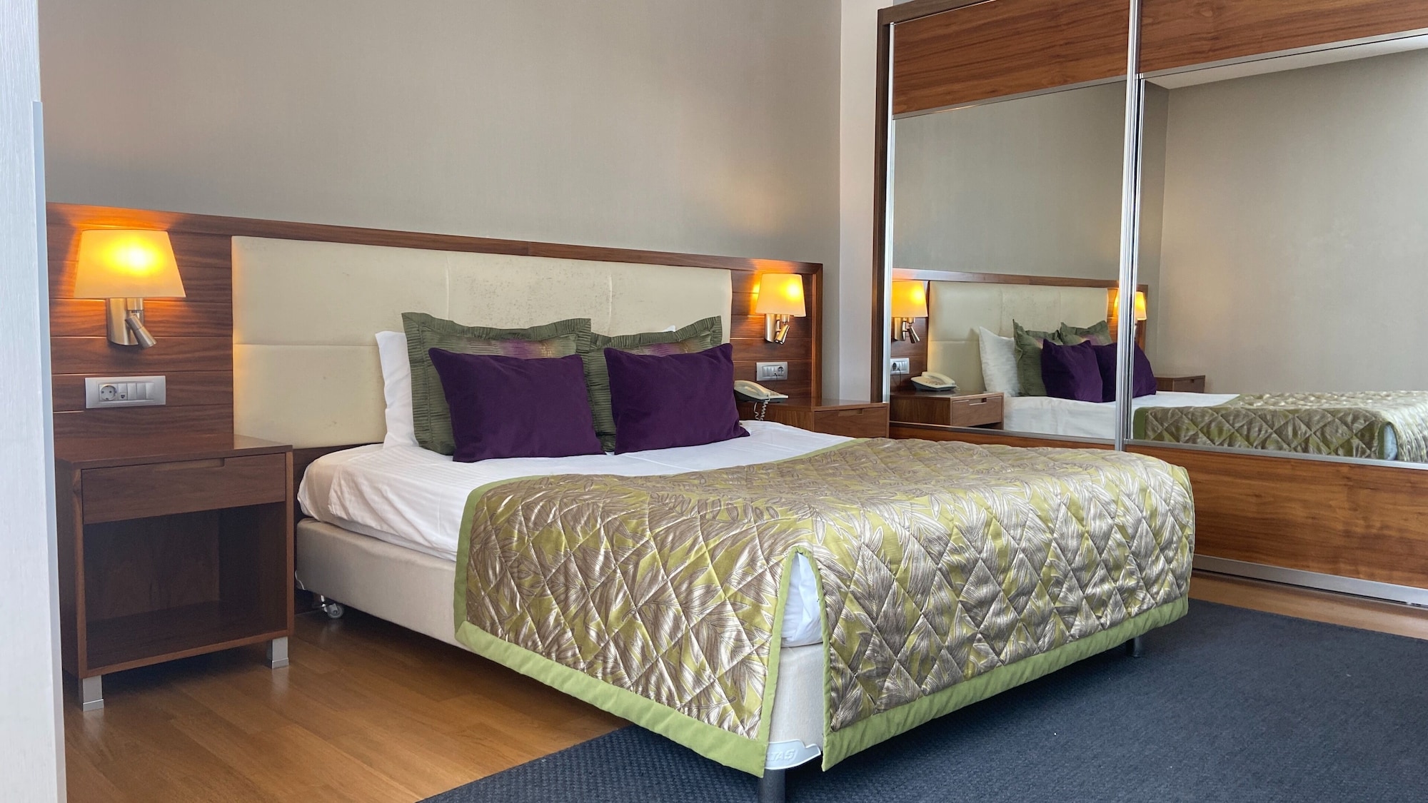1 BEDROOM, PANORAMIC, CITY VIEW