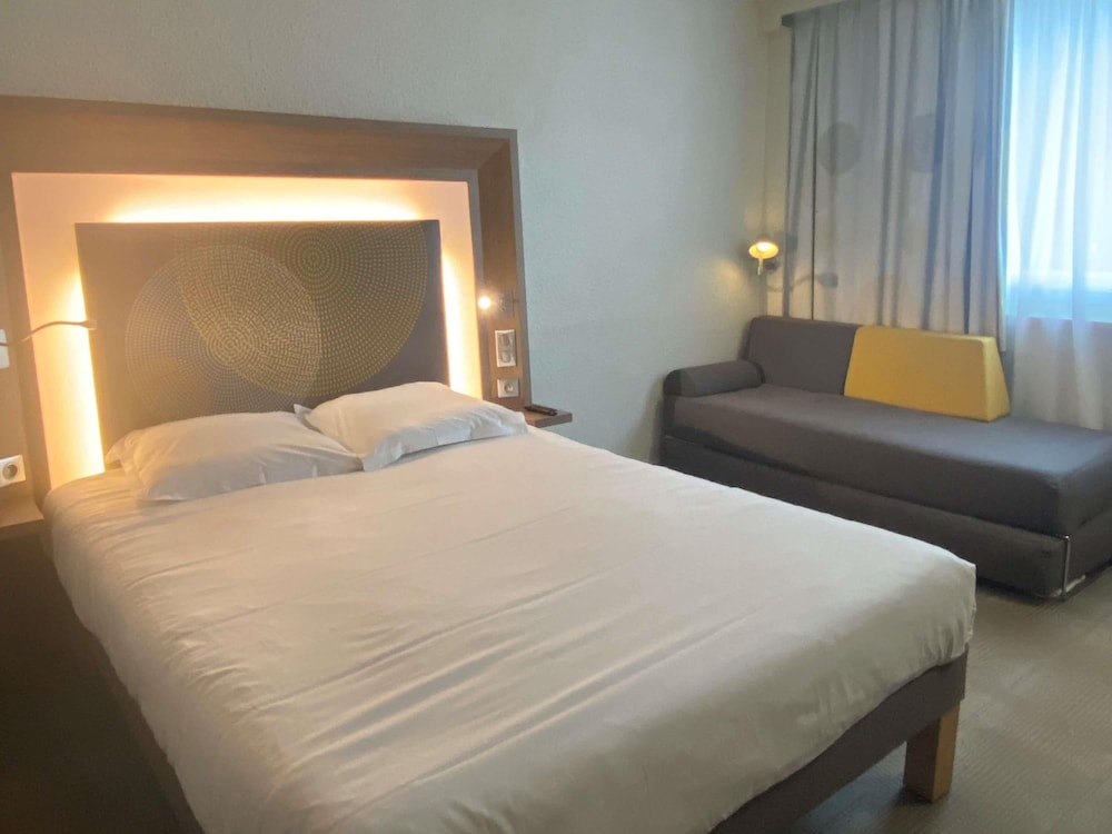 Novotel Le Mans 12/71