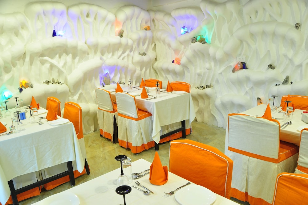 restaurant cafeteria