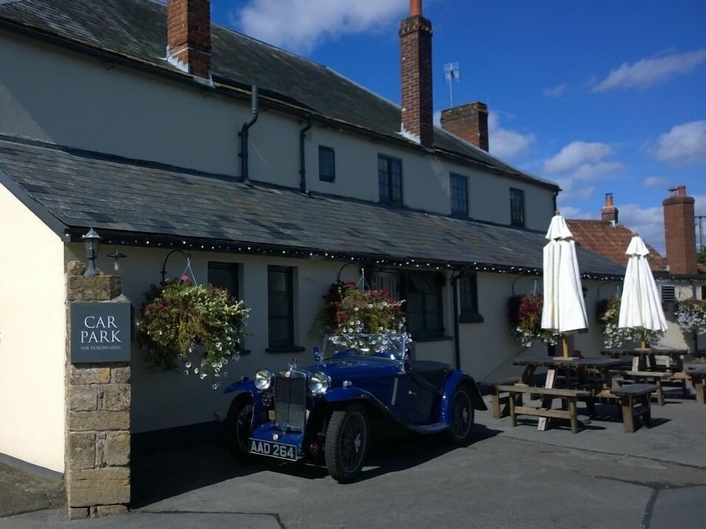 The Helyar Arms 15/18