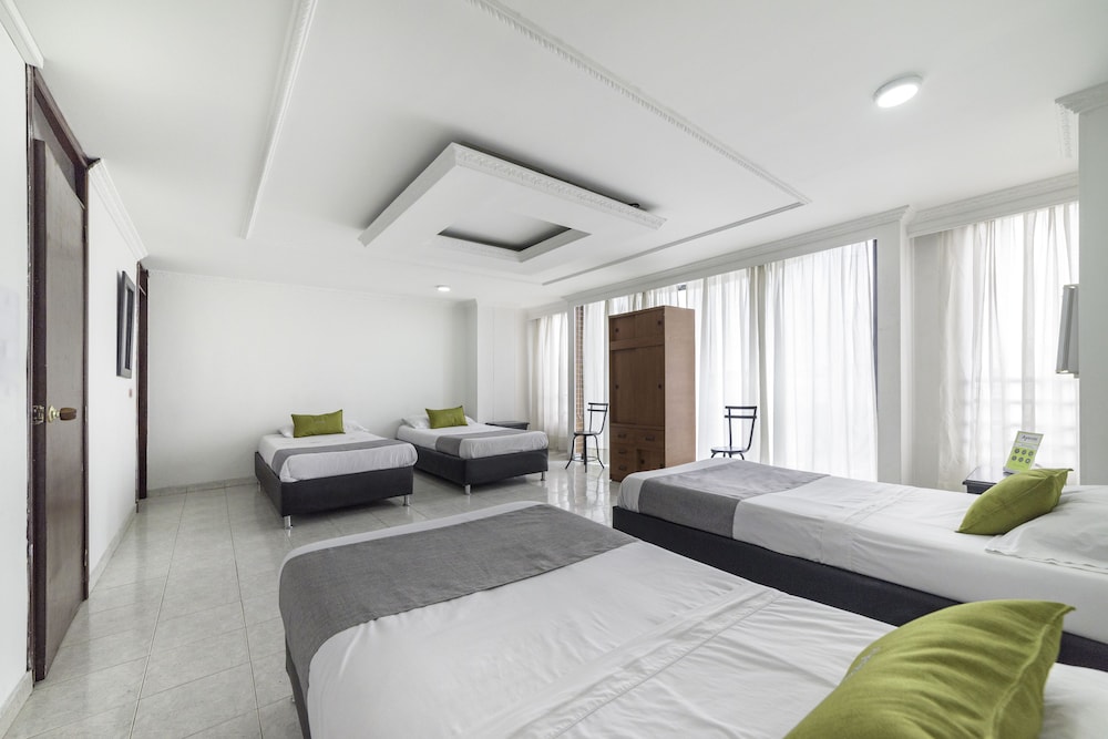 STUDIO, MULTIPLE BEDS
