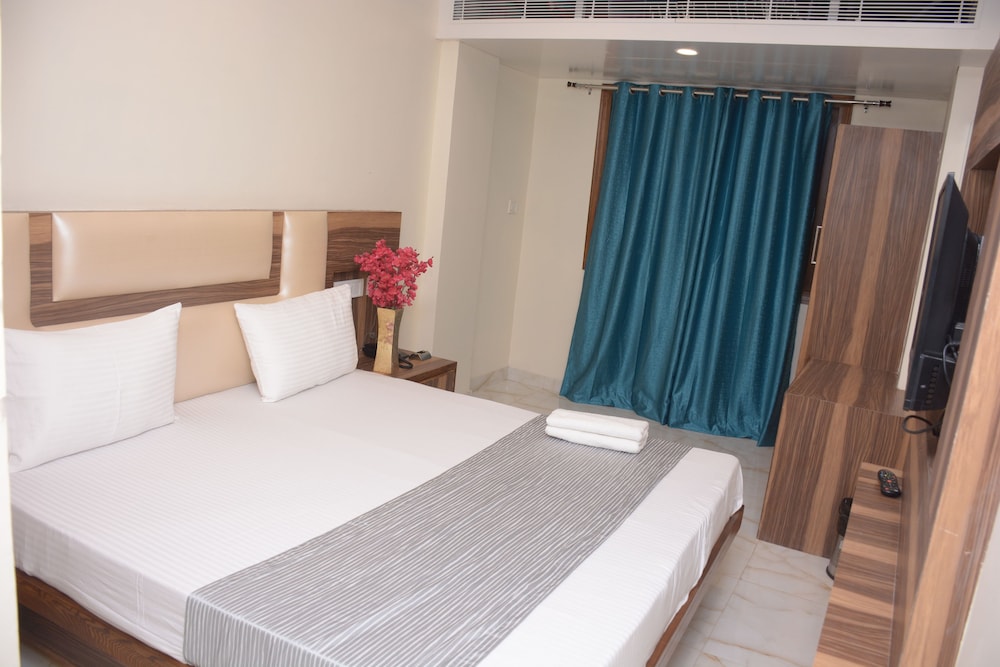 Hotel Golden Oasis Delhi 7/27
