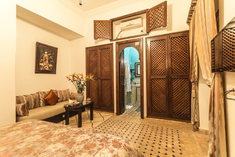 RIAD NASREEN 23/76