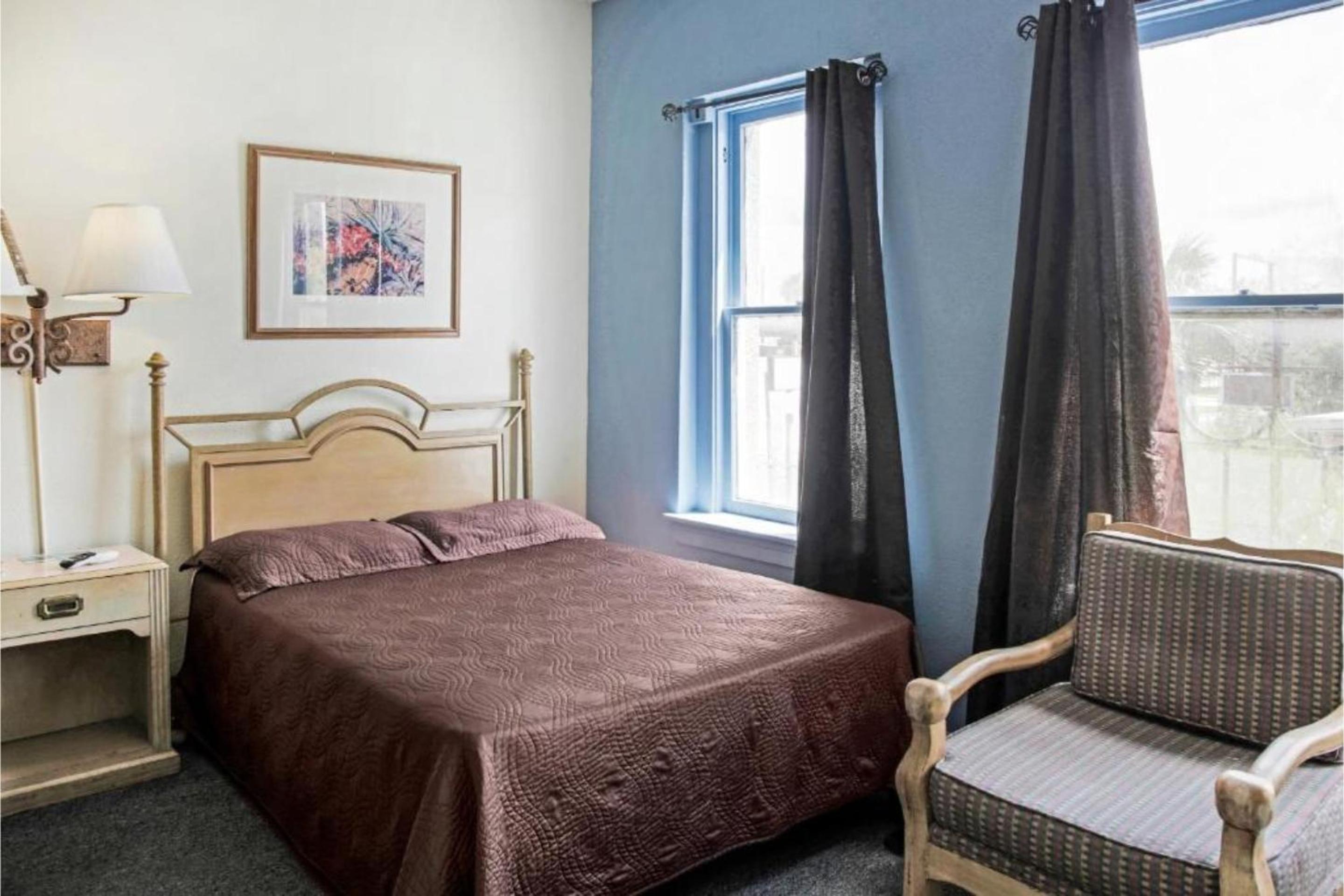 ROOM, DOUBLE BED
