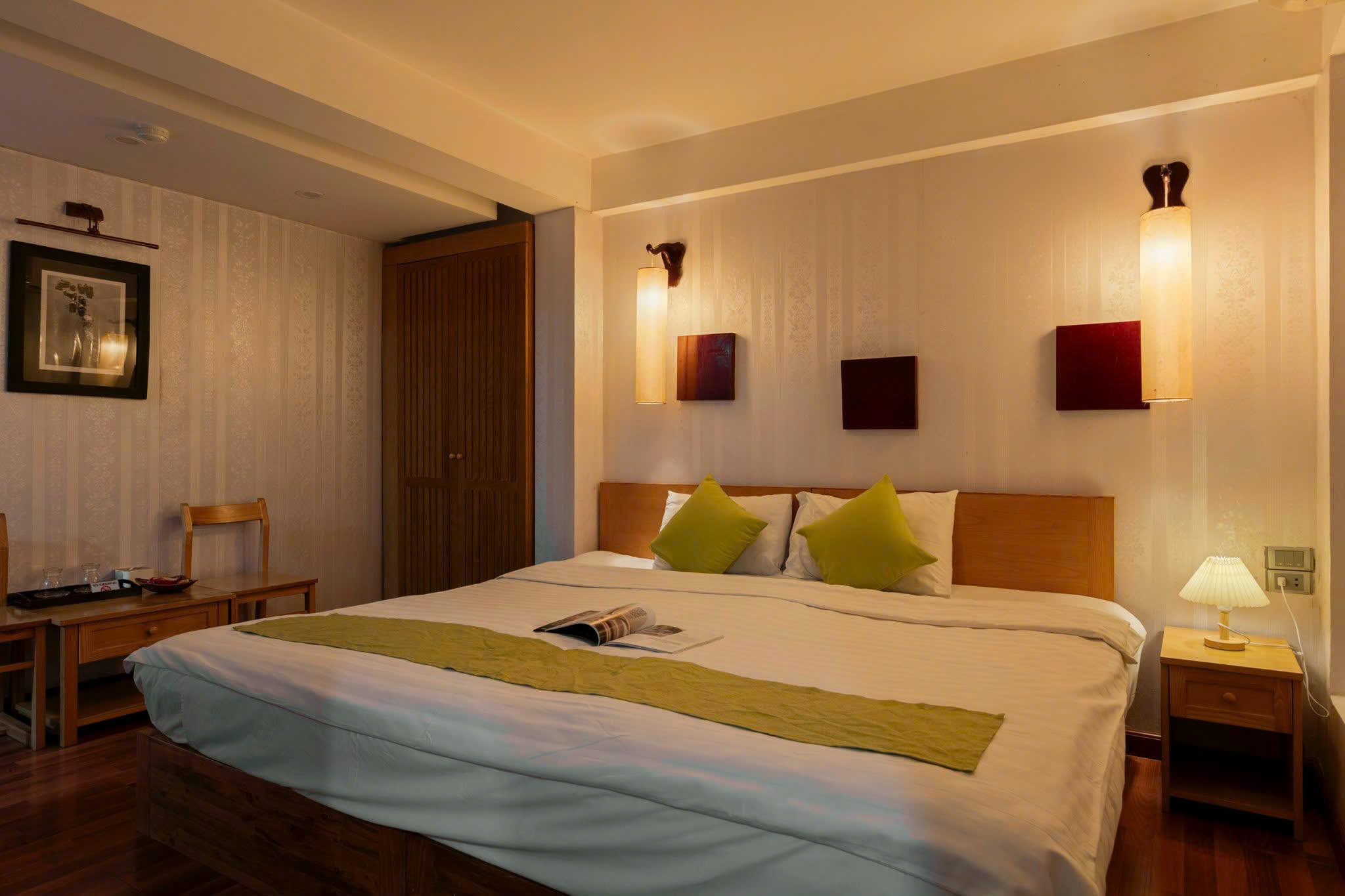 Basic, Double Bed, No Window