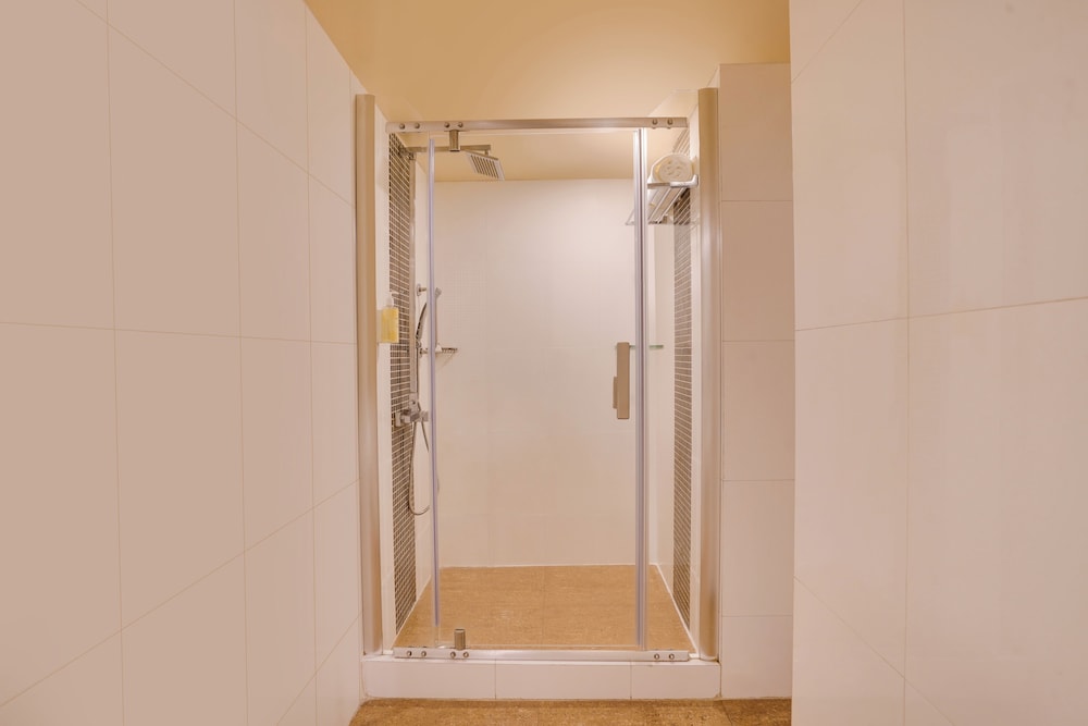 Lemon Tree Hotel, Centre Point, Jamshedpur 30/46