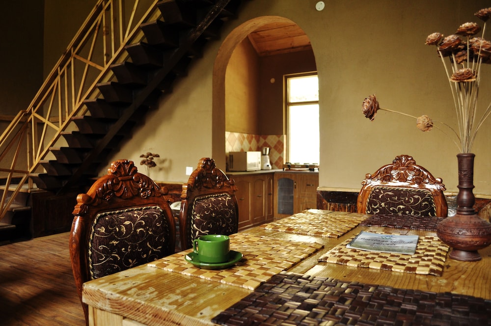 HERITAGE VILLAGE RESORT 63/77