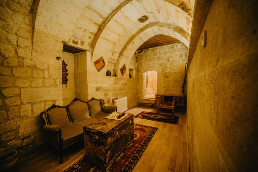 Helios Cave Hotel 24/50