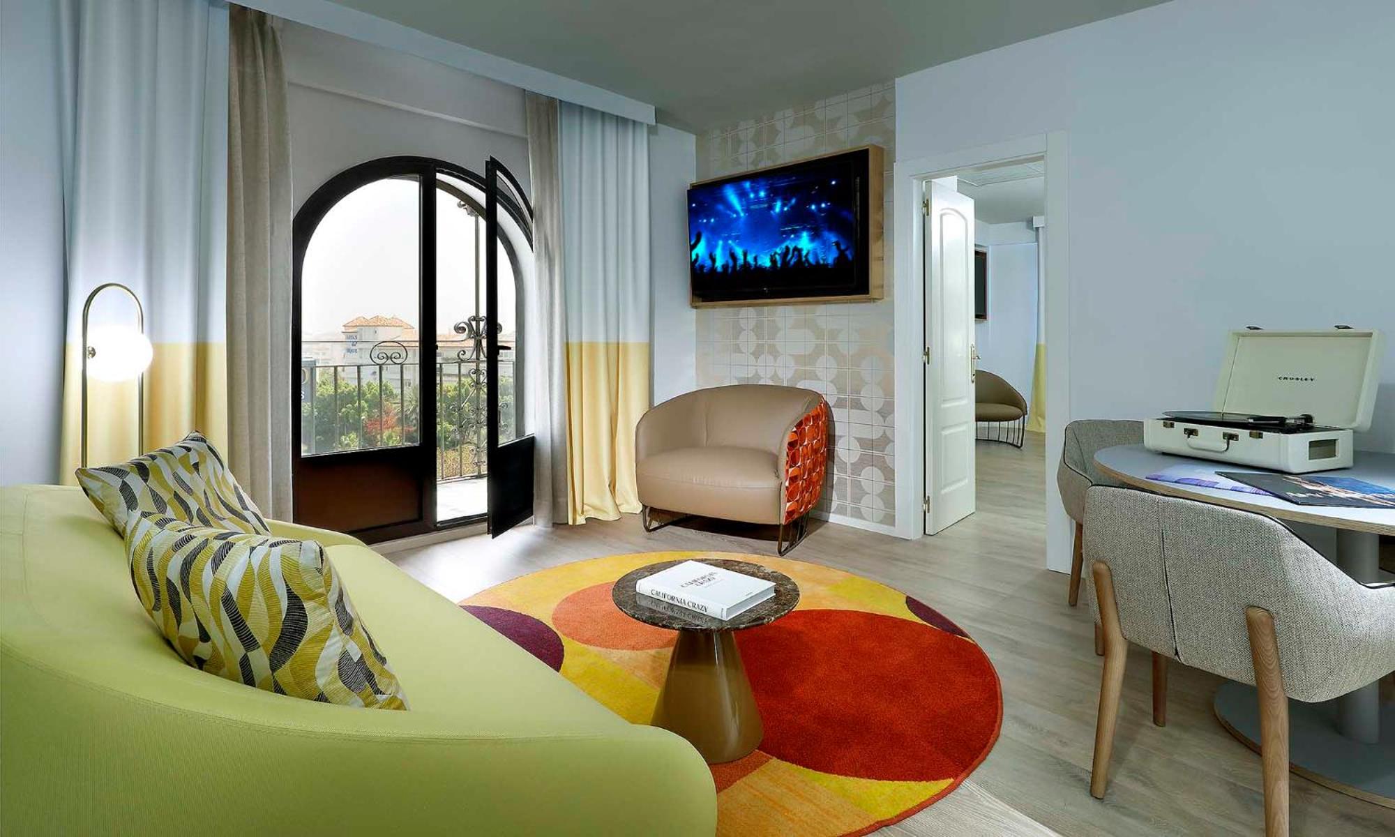 Suite, Balcony