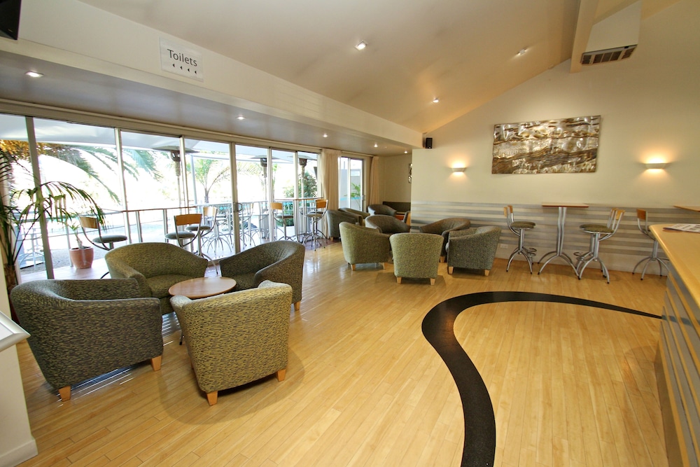 Trailways Hotel 2/70