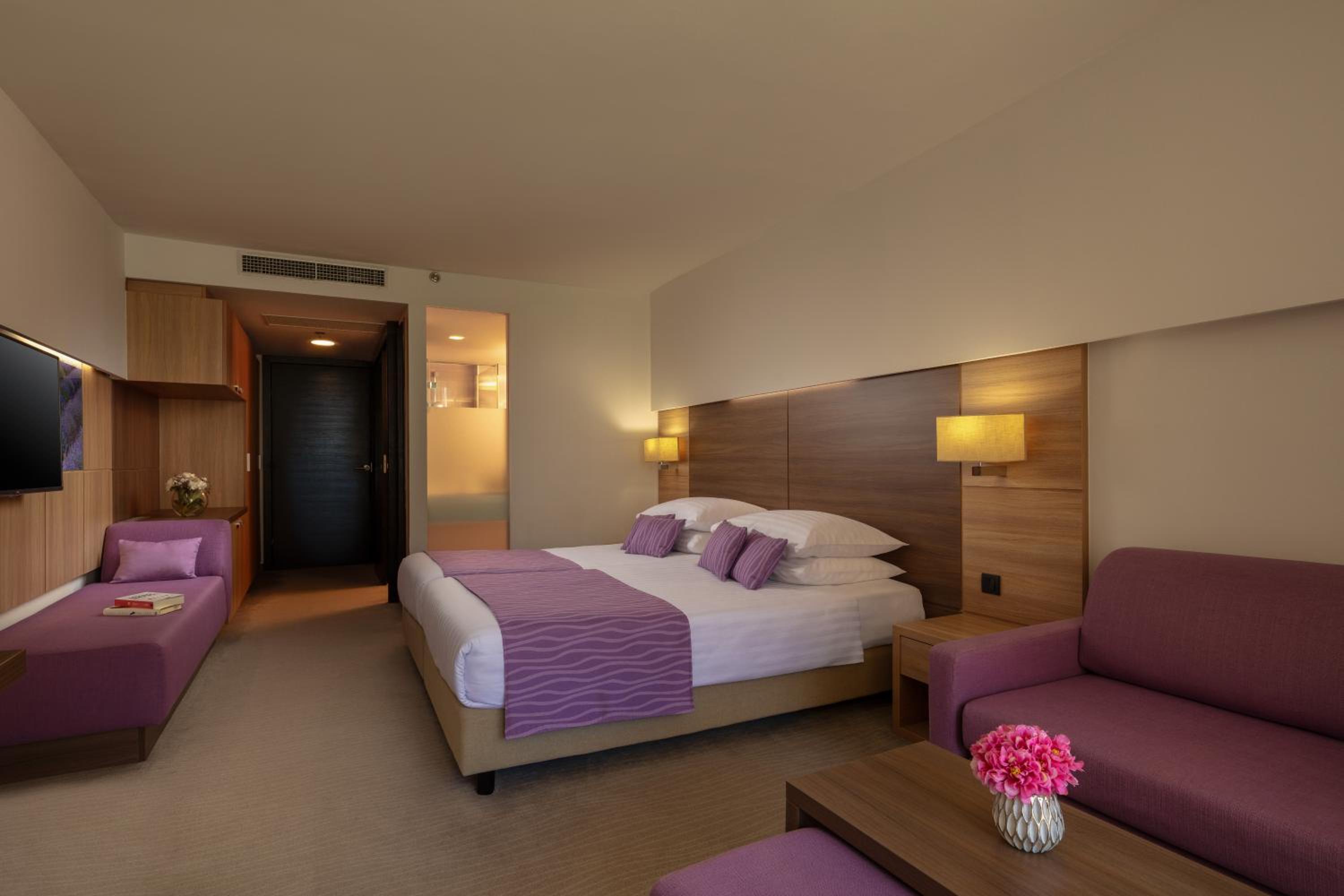 Comfort, Twin Beds, Balcony, Park Side