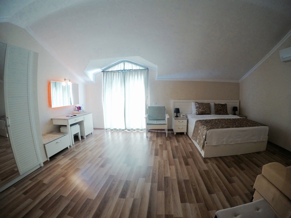 UNSAL HOTEL 36/45