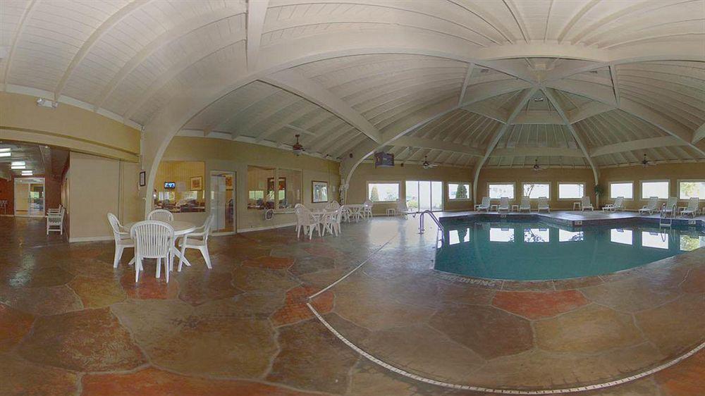 Rodeway Inn & Suites Youngstown 27/60