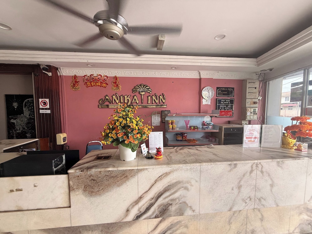 Anika Inn 9/44