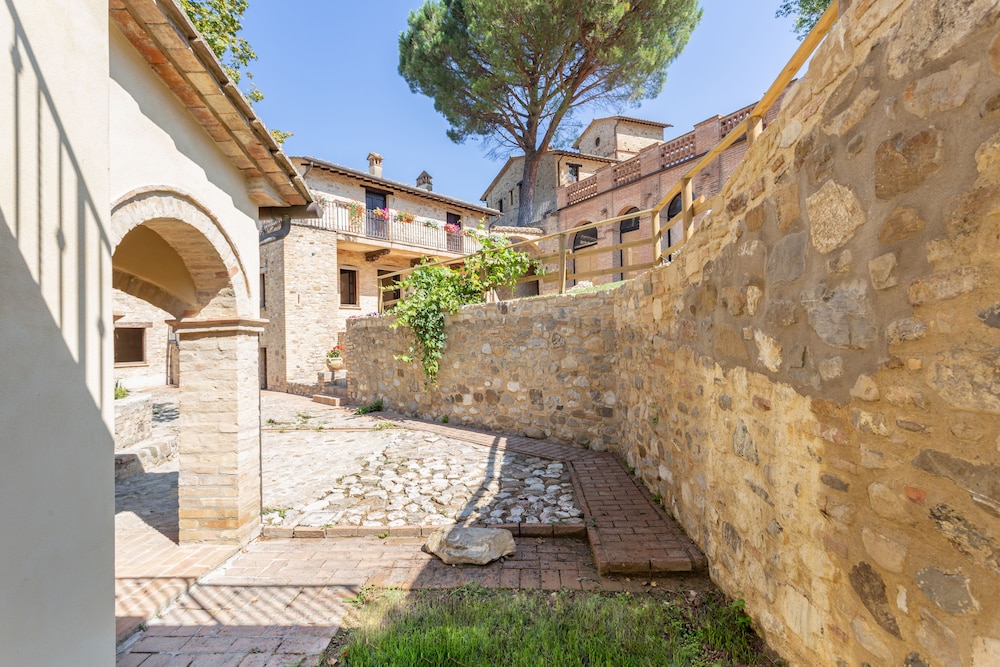 GH Borgo Pulciano 37/50