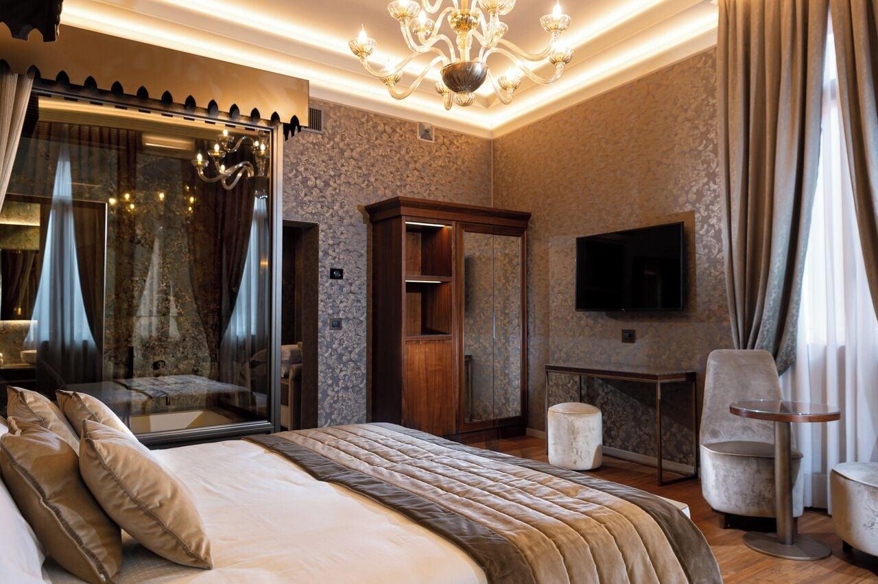Emotion, Junior Suite, Canal View, Balcony