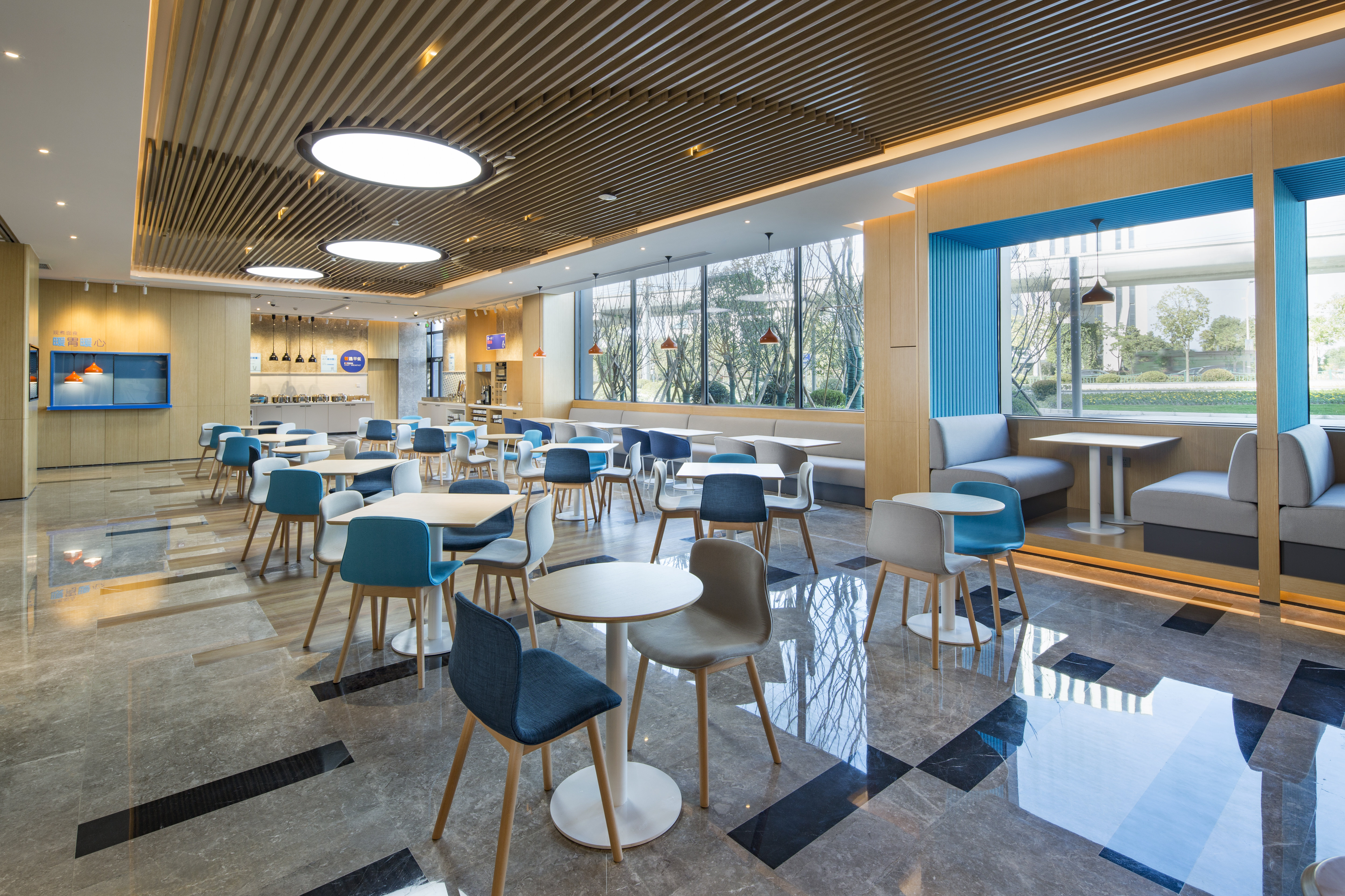 Holiday Inn Express Shanghai Kangqiao 20/33