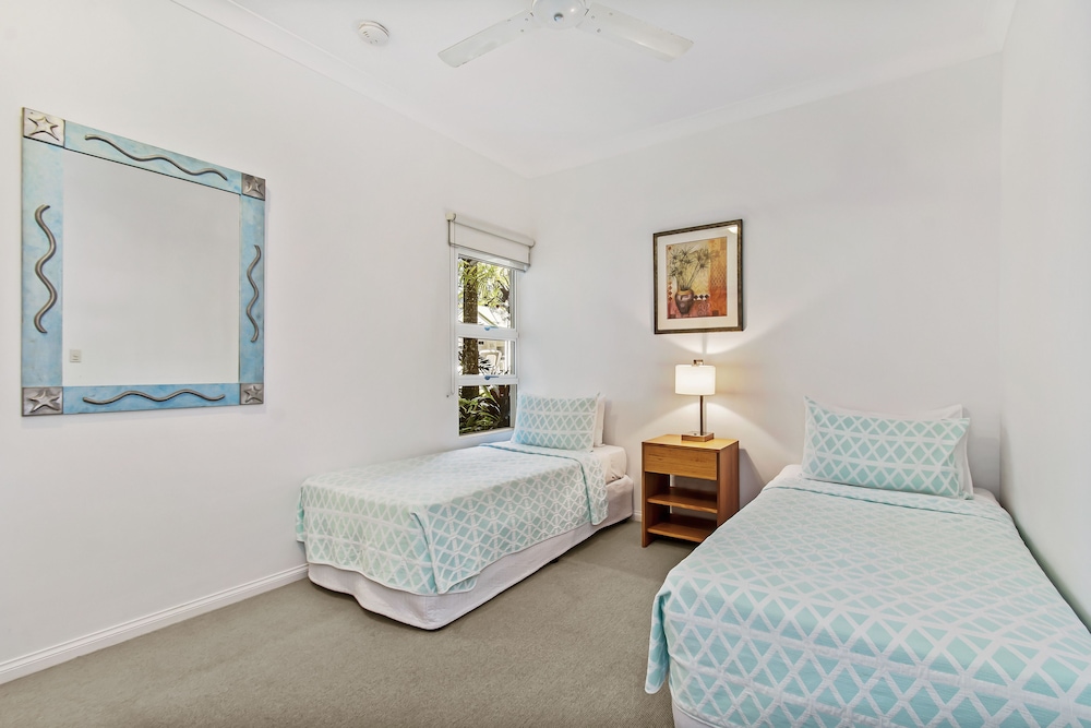 THE LOOKOUT RESORT 12/74