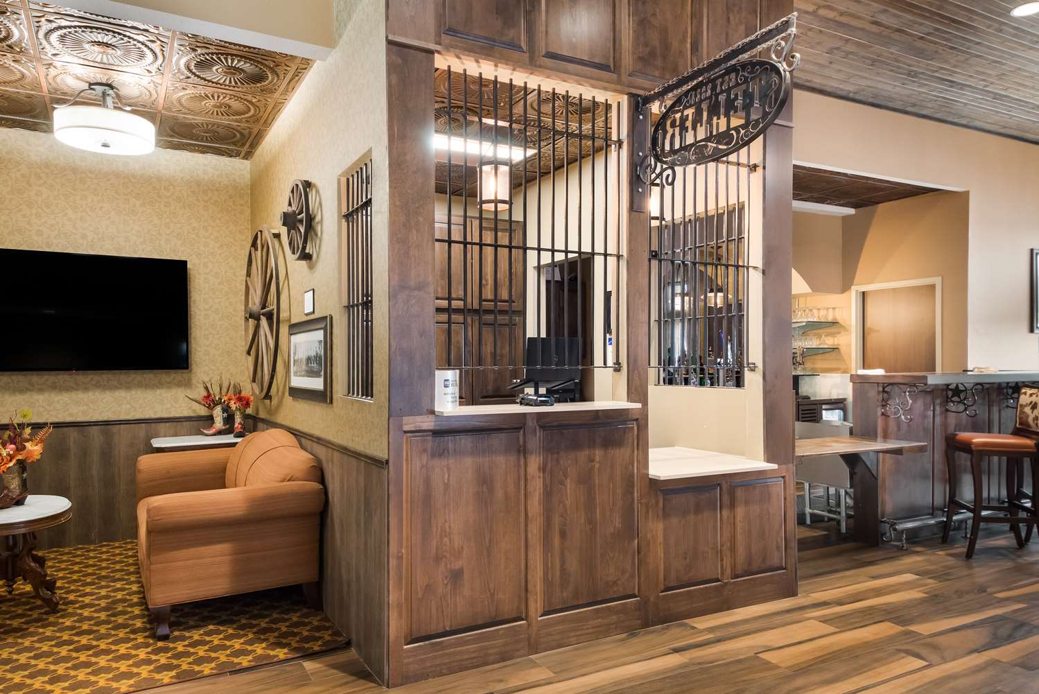 Best Western Bandera Suites & Saloon 2/11