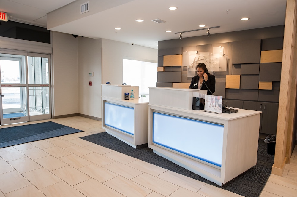 HOLIDAY INN EXPRESS & SUITES MARIETTA 5/35