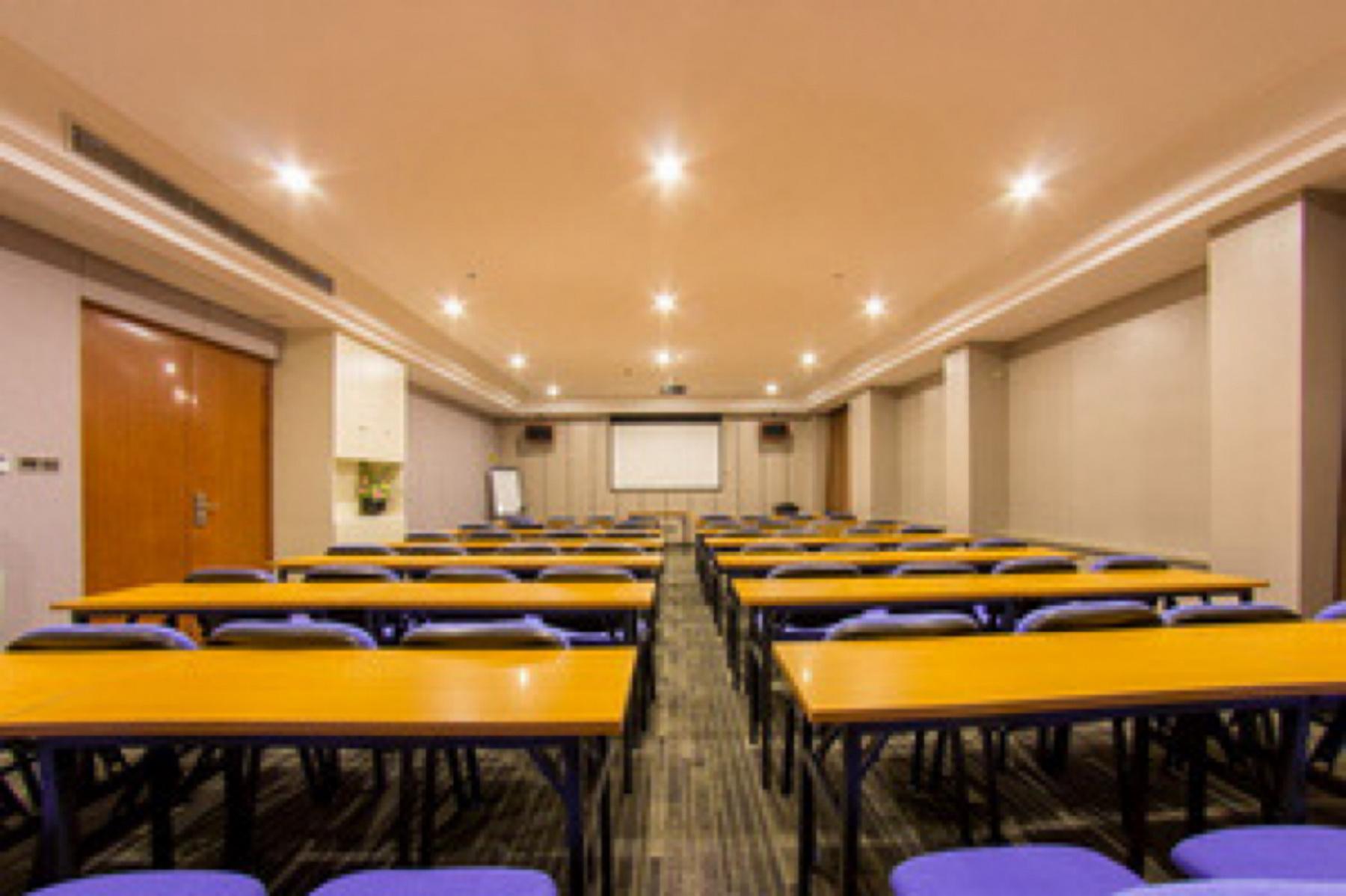 Yitel (Shanghai Hongqiao Linkong Industrial Park, Songhong Road Metro Station) 45/50