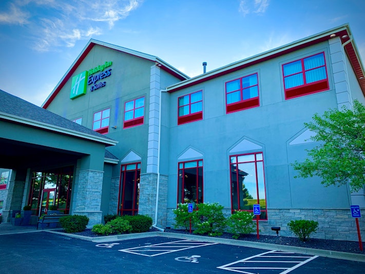 Holiday Inn Express Hotel And Suites Olathe North 51/52