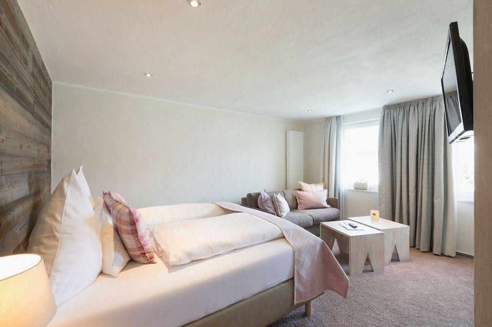 Deluxe, Double Bed