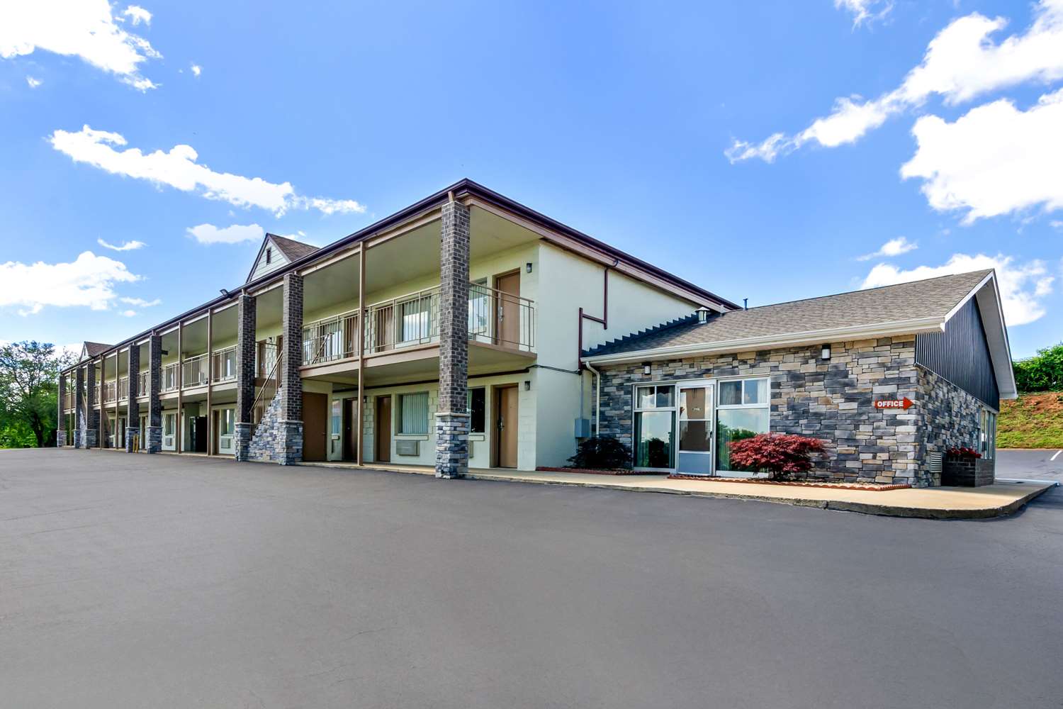 Econo Lodge Lynchburg, VA 40/50