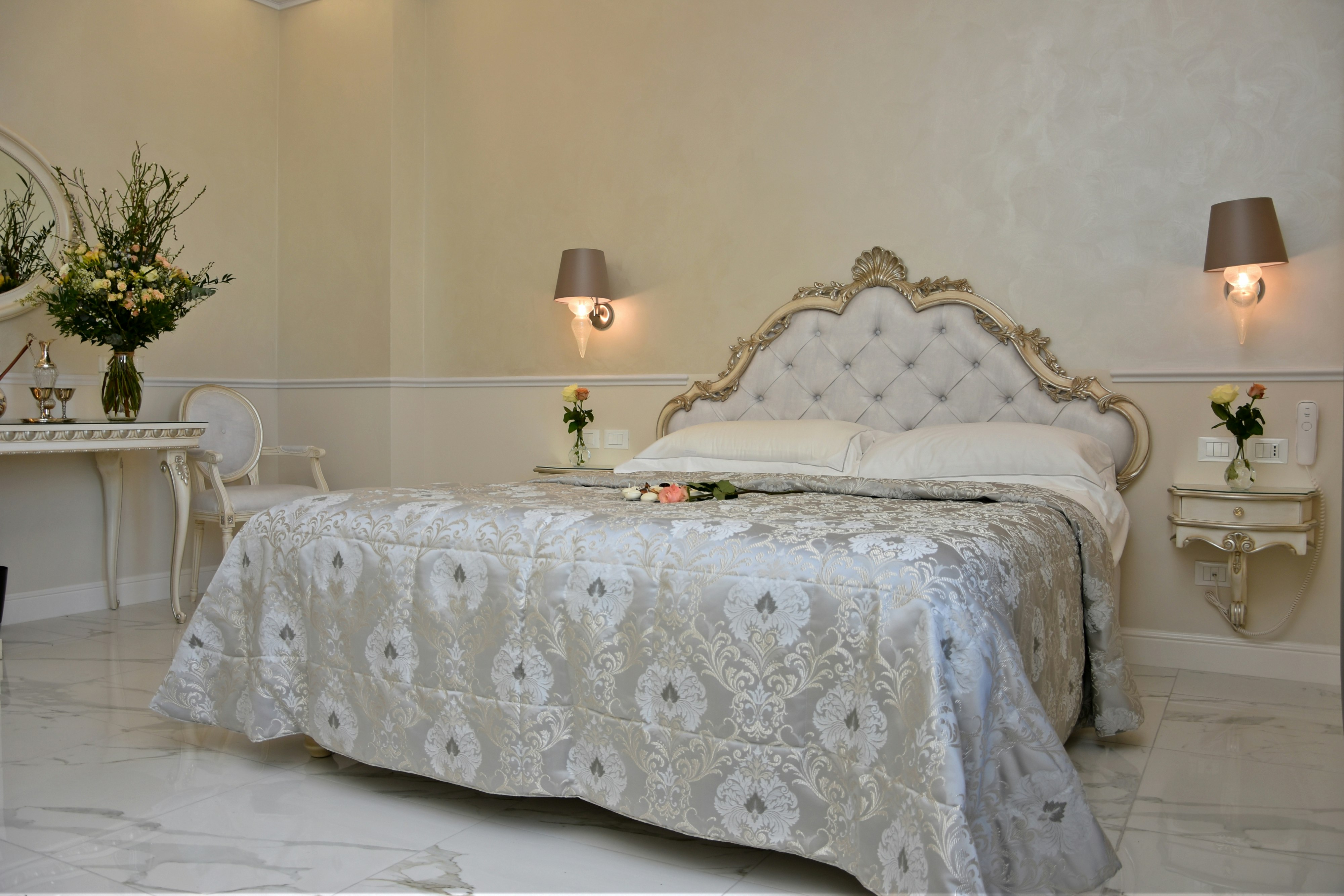 The Moon Boutique Hotel 8/16