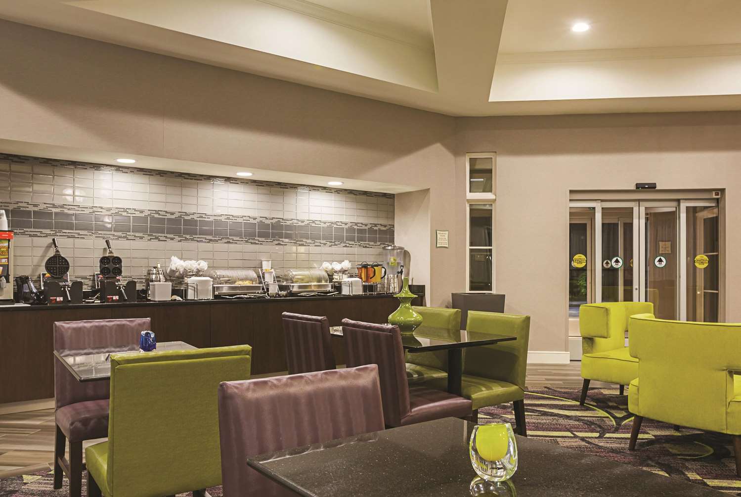 La Quinta Inn & Suites by Wyndham Atlanta Alpharetta 35/37