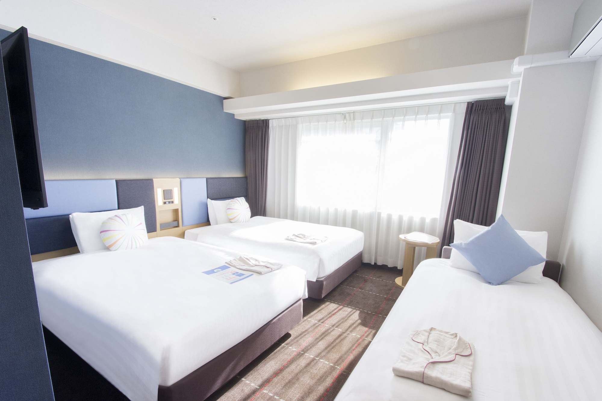 ROOM, TRIPLE, TWIN BEDS, WITH EXTRA BED