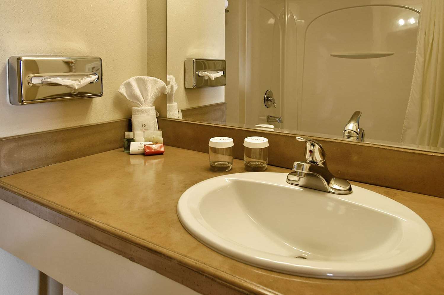 Ramada by Wyndham Anchorage Downtown 6/6