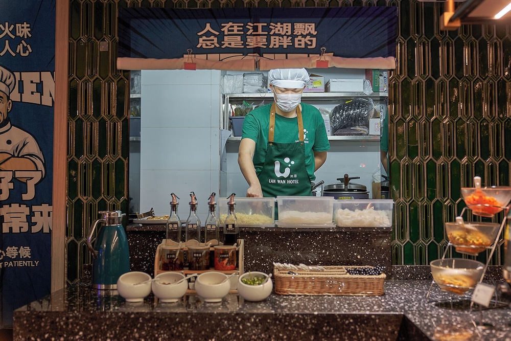 Lan Wan International Hotel 49/50