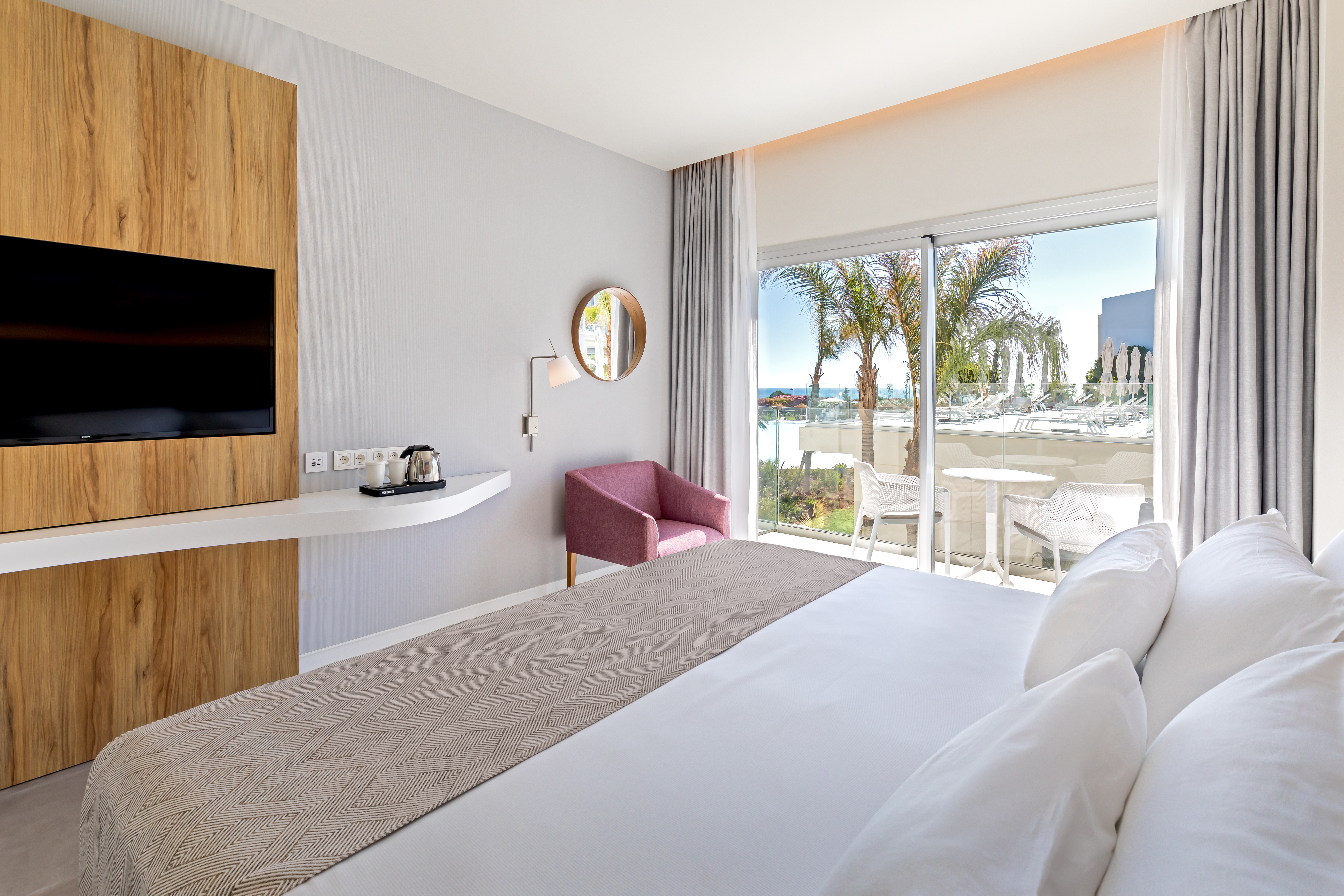Room, Double Bed, Lateral Side Sea View