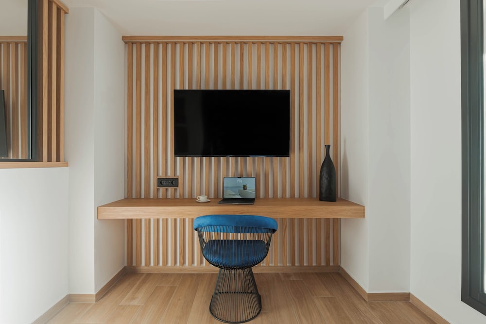 Cresanto Luxury Suites 50/60
