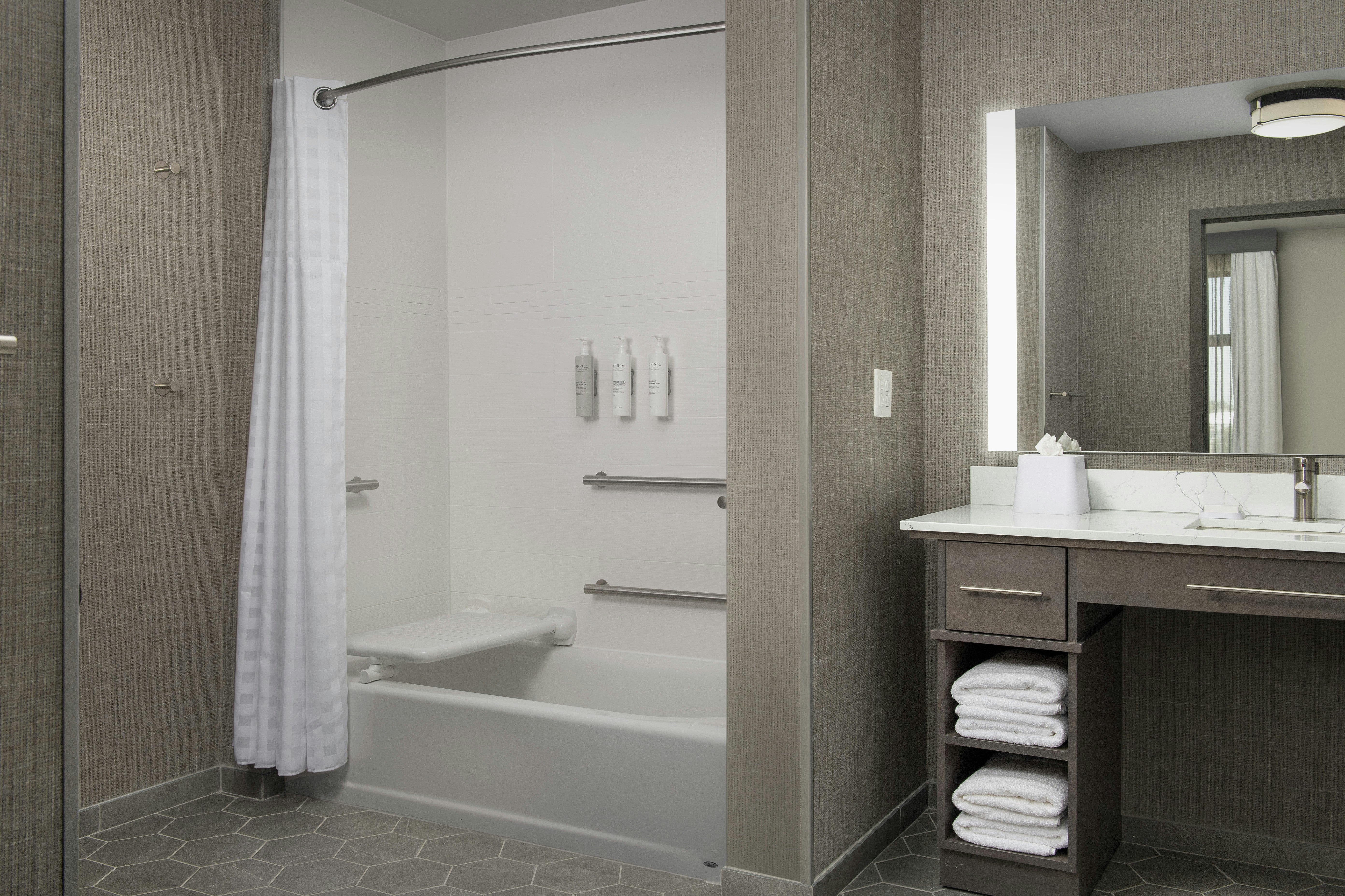 Studio, Suite, King Bed, Accessible