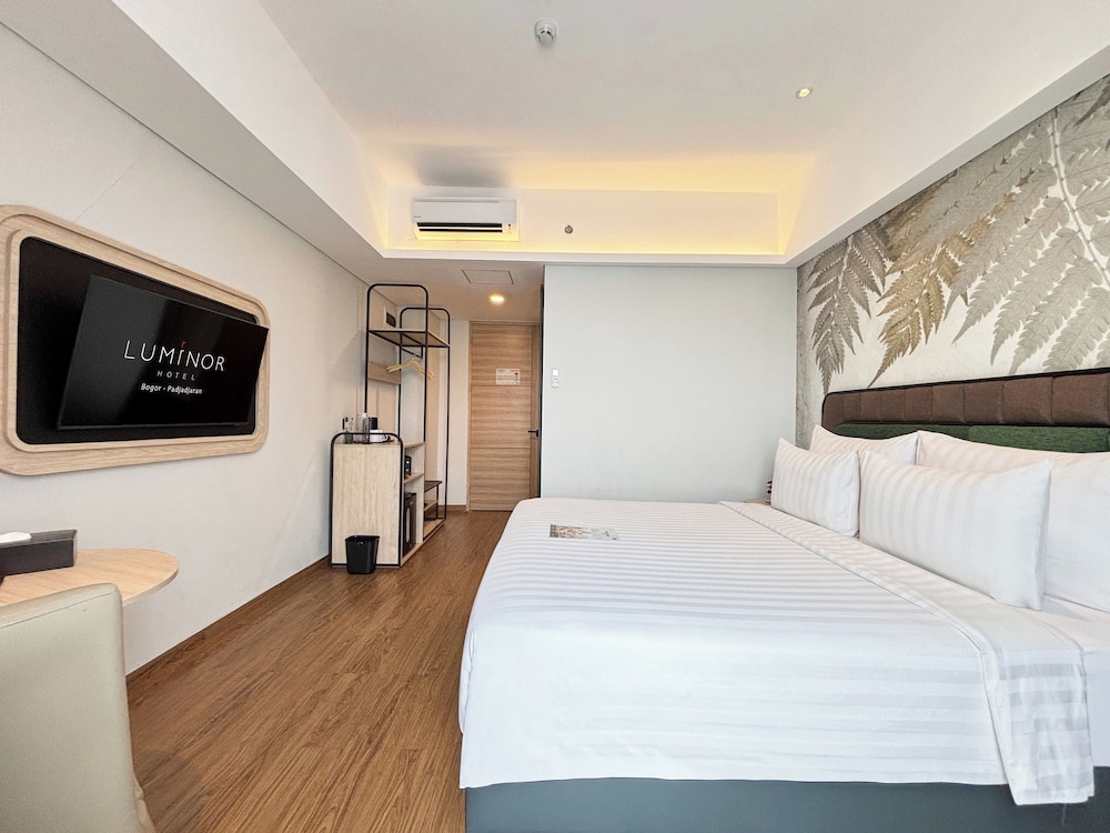 DELUXE, DOUBLE BED, MOUNTAIN VIEW